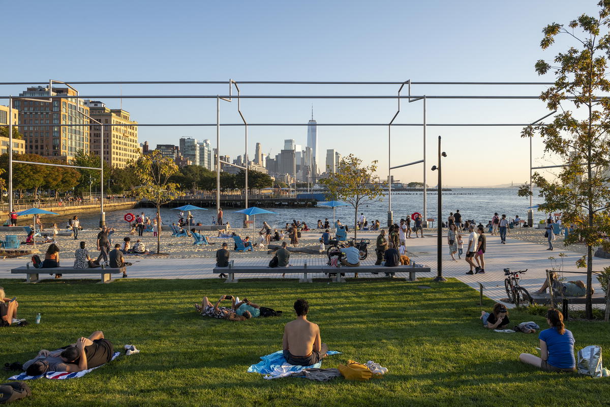 Gansevoort Peninsula field edge