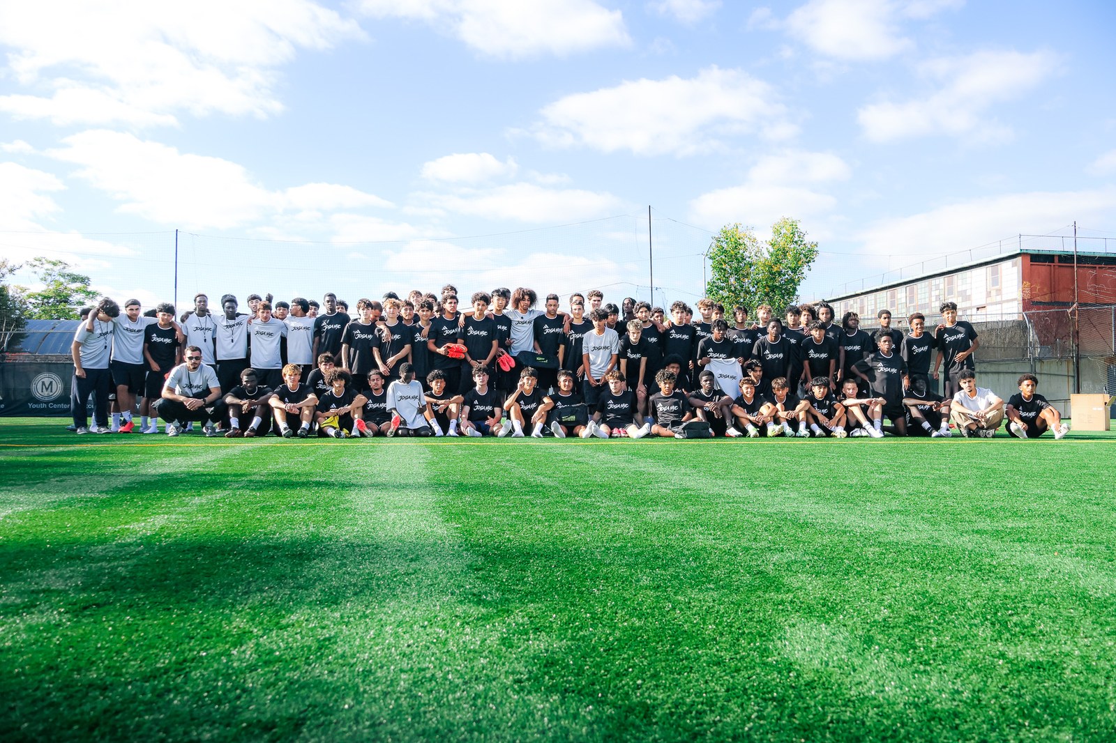The JOGA NYC Showcase players together for a group photo at Met Oval, photographed by @shot.bygerard